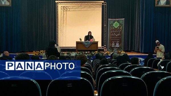 محفل مشاعره و توفان واژه‌ها در تهران