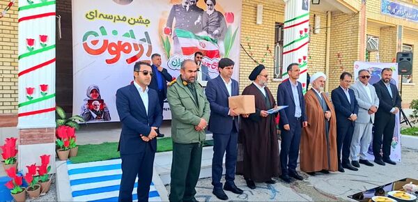وقتی مدرسه صحنه انقلاب شد؛ زنگی که با سرود و افتخار نواخته شد
