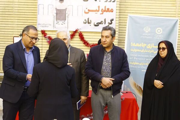 تجلیل از معلولان ذهنی و مربیان دلسوز در مرکز "دختران نیلوفر" فیروزکوه