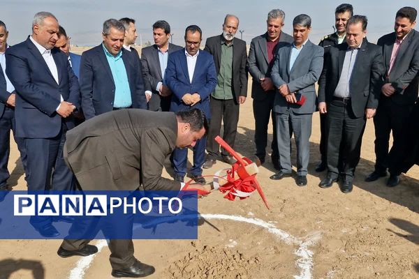 آیین کلنگ‌زنی هنرستان خیرساز هیأت امنایی در قرچک