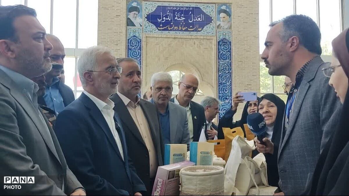 بازدید وزیر کشور از نمایشگاه توانمندی‌های اقتصادی خراسان جنوبی