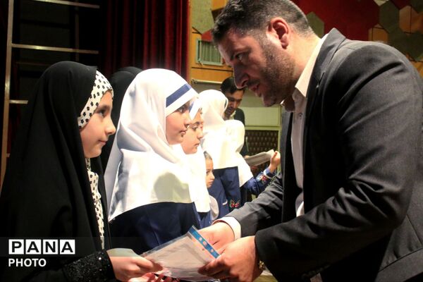 آیین تجلیل از دانش‌آموزان برگزیده جشنواره جابر ابن حیان و پژوهش‌سراهای کبودراهنگ