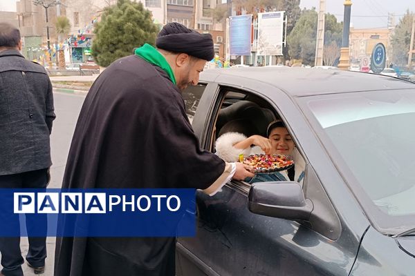 پیشوا غرق در نور نیمه شعبان