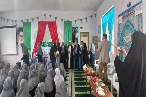 برگزاری جشن دهه کرامت و روز دختر در مدرسه نمونه دولتی فدک