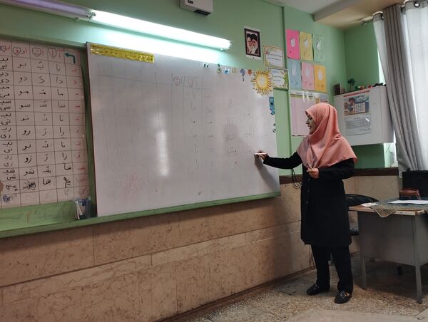 اجرای طرح حامی با حضور جهادی آموزگاران ملاردی  برای جبران ضعف درسی دانش آموزان ابتدایی 