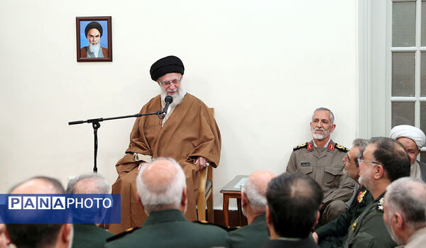 دیدار جمعی از فرماندهان نیروهای مسلح با رهبر انقلاب