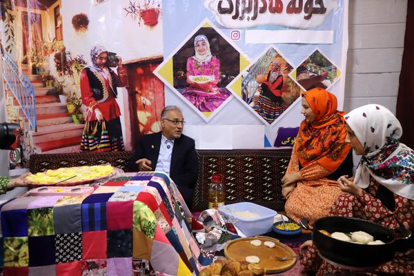افتتاح نمایشگاه دست‌سازه‌های هنرستانی‌های گلستان در رویداد ایران‌جان