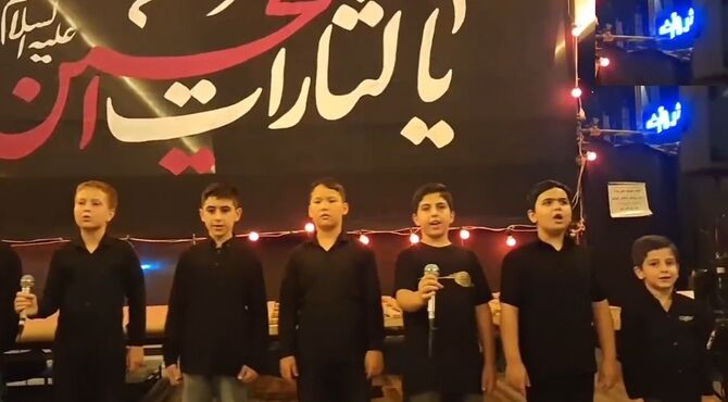 اجرای گروه سرود نوجوانان در تجمع شبانه میدان رزمندگان قم
