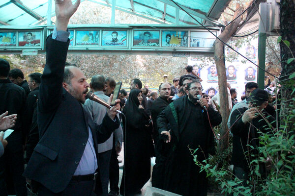 خاکسپاری نوجوان شهید «محمدحسین خاکی» در گلزار شهدای قم