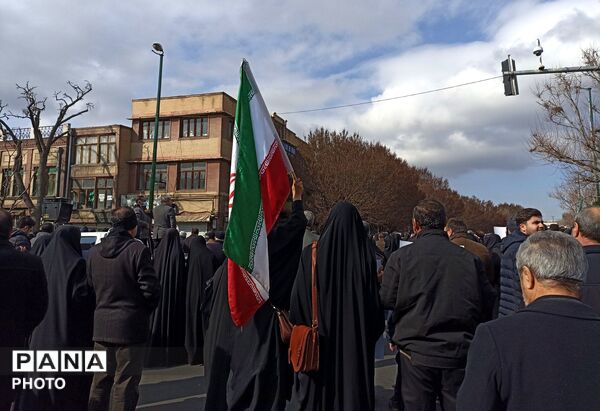 تجدید‌ میثاق‌ مردمان‌ غیور‌ تبریز‌ در‌ تشییع‌ پیکر‌ شهدای اقتدار