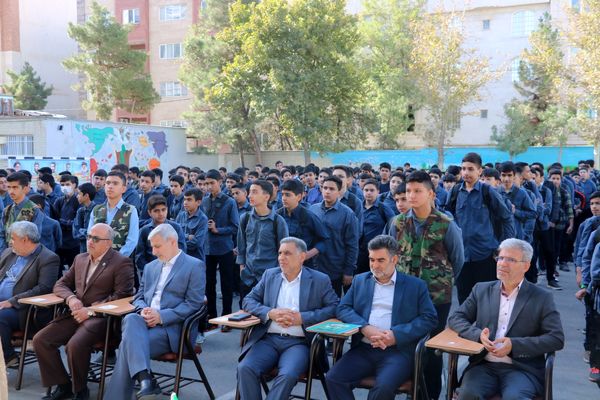 آیین بازگشایی مدارس و نواختن زنگ مهر ایثار و شهادت در ناحیه ۶ مشهد 