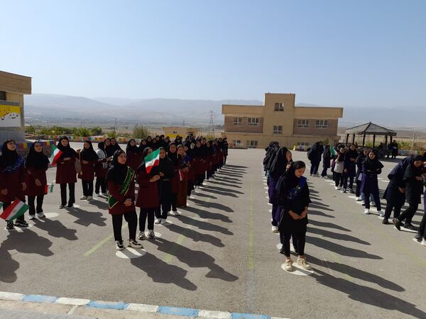 آیین سال تحصیلی جدید در دبیرستان نسیبه شهرستان سملقان