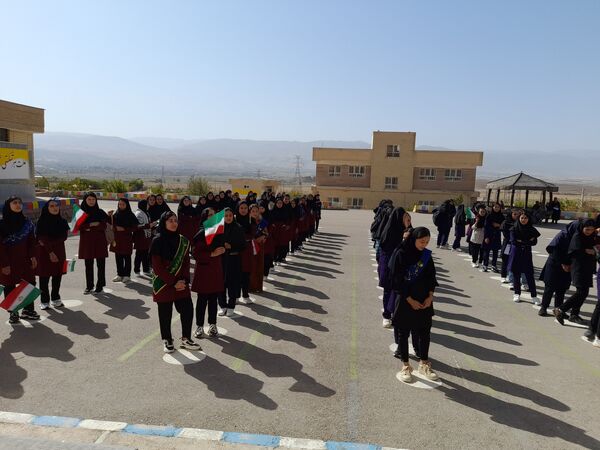 آیین سال تحصیلی جدید در دبیرستان نسیبه شهرستان سملقان