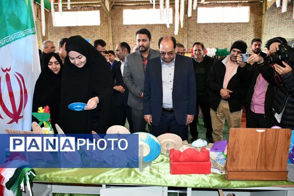  جشن "ایران مون" در مدرسه شهید اتحادی مه ولات