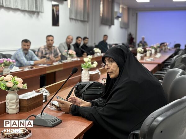 نشست هماهنگی مراسم استانی «احلی من العسل» در اسلامشهر