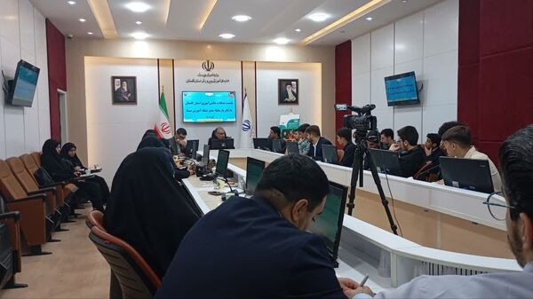دیدار صمیمی دانش‌آموزان گلستان با مدیر شبکه آموزش ملی 