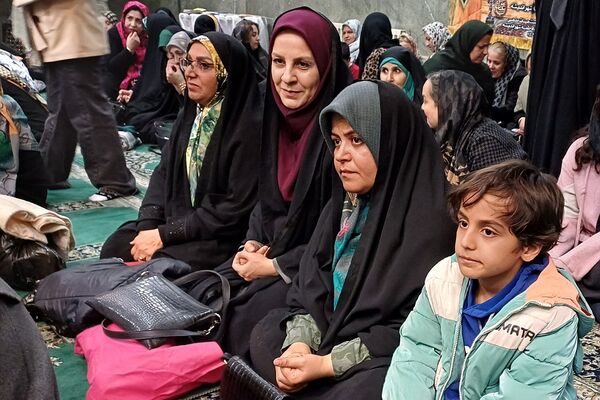 حضور دانش‌آموزان و کارکنان دبستان ستایش و صابران یک در جشن میلاد حضرت عباس (ع)