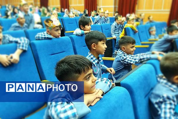 برگزاری جشن الفبای پسران دبستان شهدای غزه در کانون ملائک شهرستان قرچک با حضور گروه نمایشی روناک