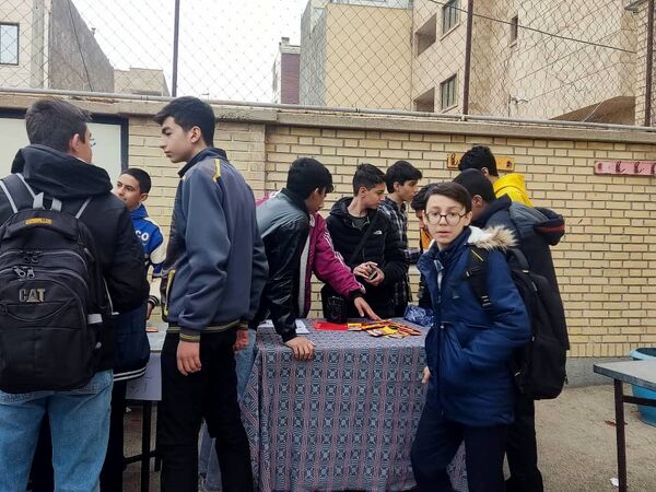 برپایی بازارچه دانش‌آموزی به‌مناسبت عید مبعث 