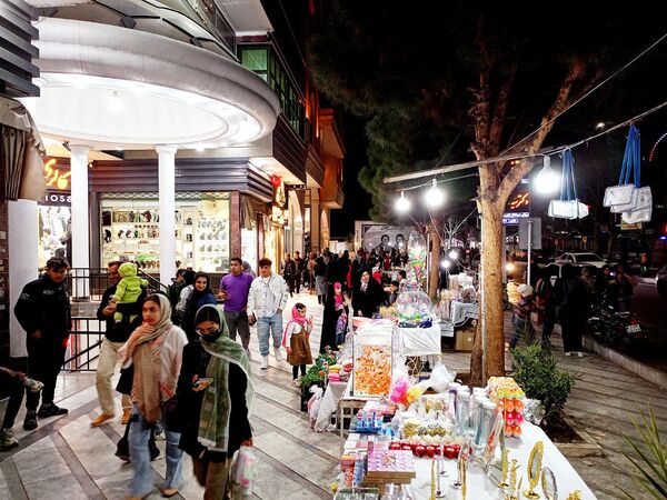 بازار های کاشمر در آستانه عید رنگ و لعابی ویژه دارد