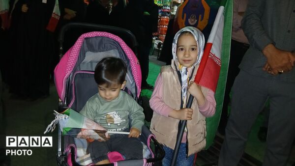 کودکان و نوجوانان پای کار انقلاب