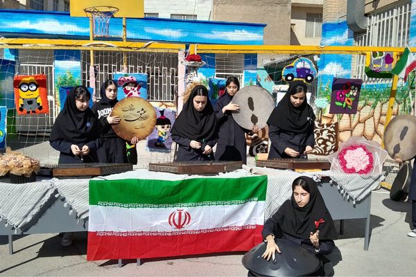 بازارچه کارآفرینی در دبیرستان حجاب