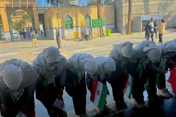 هفته بسیج و غبار روبی مزار شهدای  امامزاده عمادالدین (ع) در شهرستان رباط‌کریم