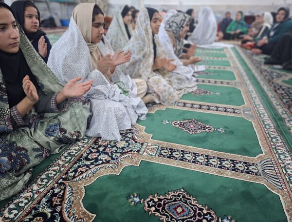 مراسم اعتکاف دانش آموزی آموزشگاه مریم سنگان شهرستان رشتخوار
