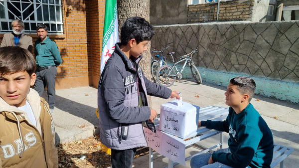 انتخابات شورای دانش‌آموزی در دبیرستان پژوهش آشخانه 