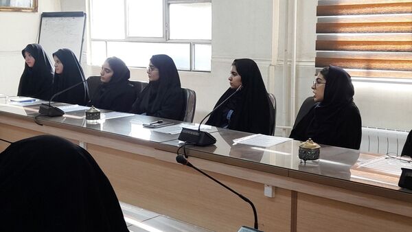 برگزاری اولین جلسه همیاران مشاور دبیرستان شاهد عصمت ناحیه۳ کرج در سال تحصیلی جدید 
