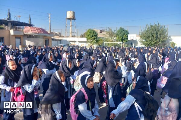 آغاز ماه‌ مهر و دیدار مجدد دانش‌آموزان و معلمان در مدرسه عزیزالله پزشکی ۲