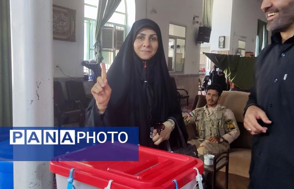 مردم نیشابور به نیابت از شهدا به پای صندوق رای آمدند