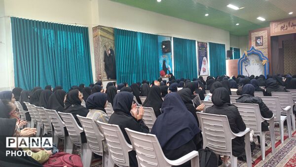 نشست تبیینی اعضای شورای دانش آموزی نواحی مشهد