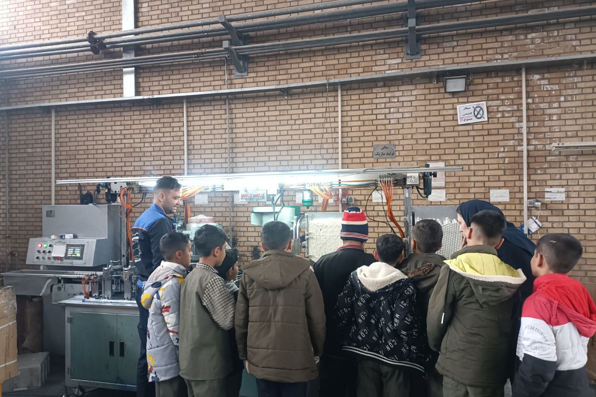 علم در صحنه عمل؛ گردش علمی دانش‌آموزان باقرالعلوم در کارخانه کیان صفا