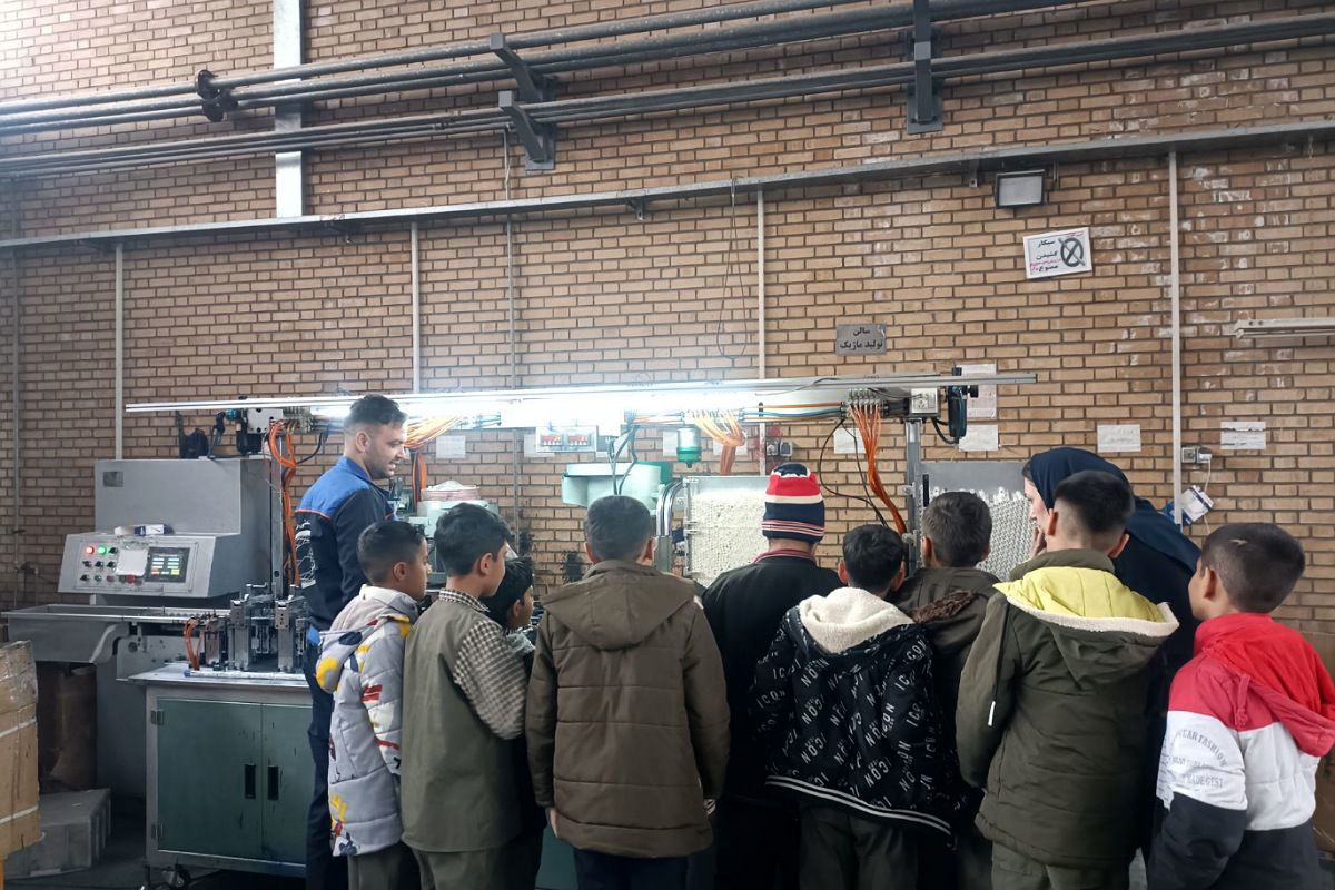 علم در صحنه عمل؛ گردش علمی دانش‌آموزان باقرالعلوم در کارخانه کیان صفا