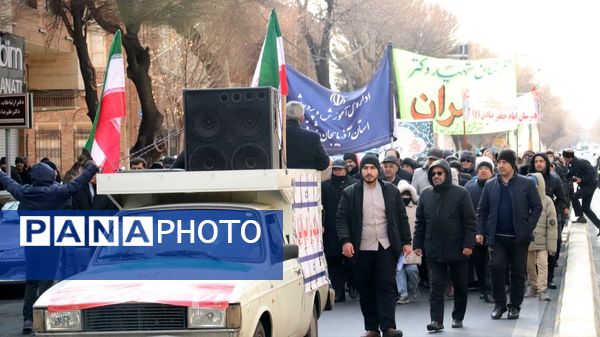 حضور گرم مردم تبریز در راهپیمایی 22 بهمن