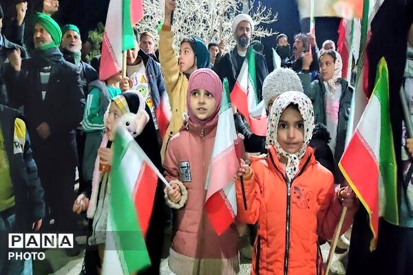 حضور در تجمعات خیابانی یعنی هیات من الذله در برابر دشمن زورگو و دروغگو