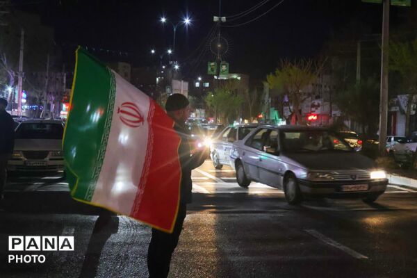 برپایی نماز استغاثه روبه‌روی مسجد جامع محمدشهر کرج