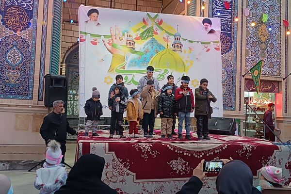 پیشوا غرق در نور نیمه شعبان