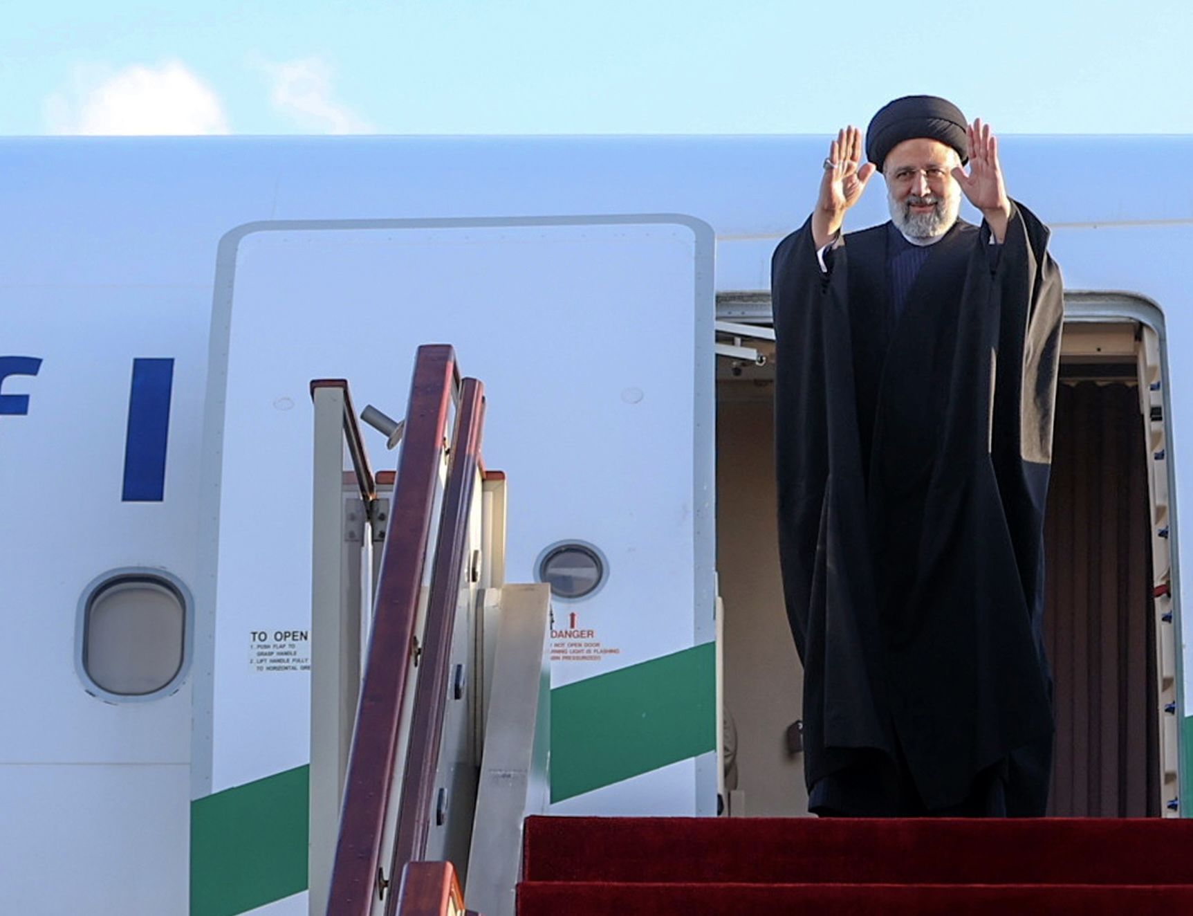 آیت‌الله رئیسی وارد استان سمنان شد