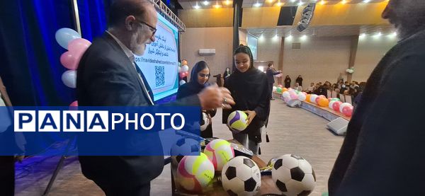 تجلیل از رتبه‌های برتر علمی فرزندان 