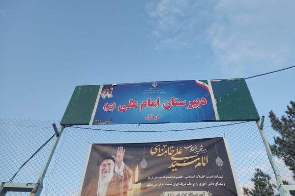 حضور پررنگ و حماسی فرهنگیان و دانش آموزان در عزای رهبر شهید