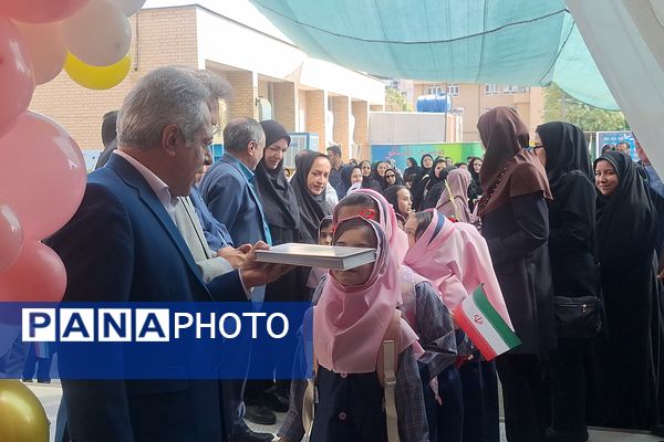 حضور مشاور وزیر آموزش و پرورش گرمابخش محفل شکوفه‌های شیراز