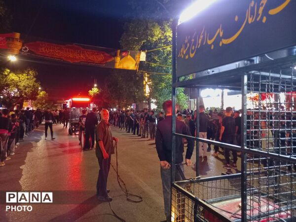 عزاداری هیئت زنجیرزنی نیشابور در حسینیه امام خمینی(ره)