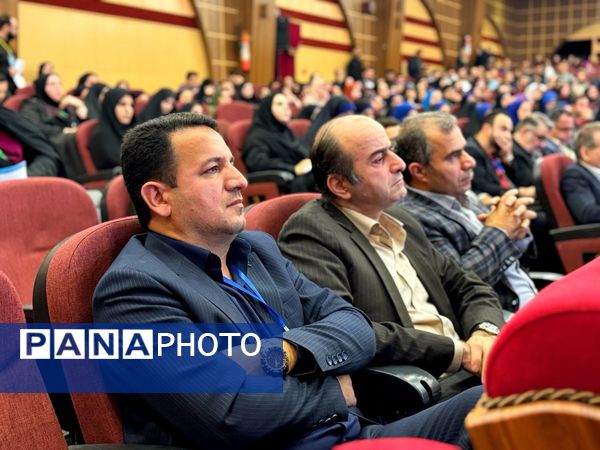 آیین اختتامیه اولین همایش مدار معلمی در آمل