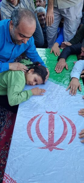 وداع باشکوه مردم قروه با پیکر مطهر شهید ایوب شیری