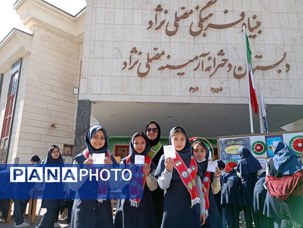 انتخابات شورای دانش آموزی در دبستان آرمینه مصلی نژاد ناحیه ۶ 