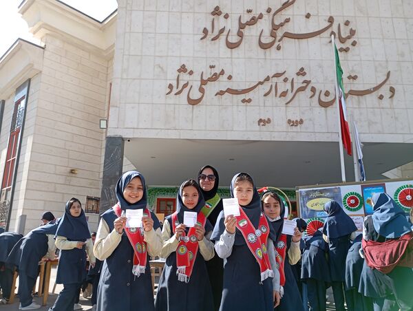 انتخابات شورای دانش آموزی در دبستان آرمینه مصلی نژاد ناحیه ۶ 