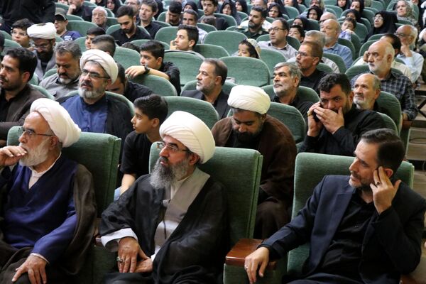 رونمایی از کتاب «وقتی که می‌رسند پسرها، یکی، یکی» در همایش «پدر مقاومت» به مناسبت هفته عفاف و حجاب