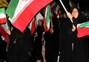 مردم میدان آزادی کرمان یکصدا و یک رنگ هستند